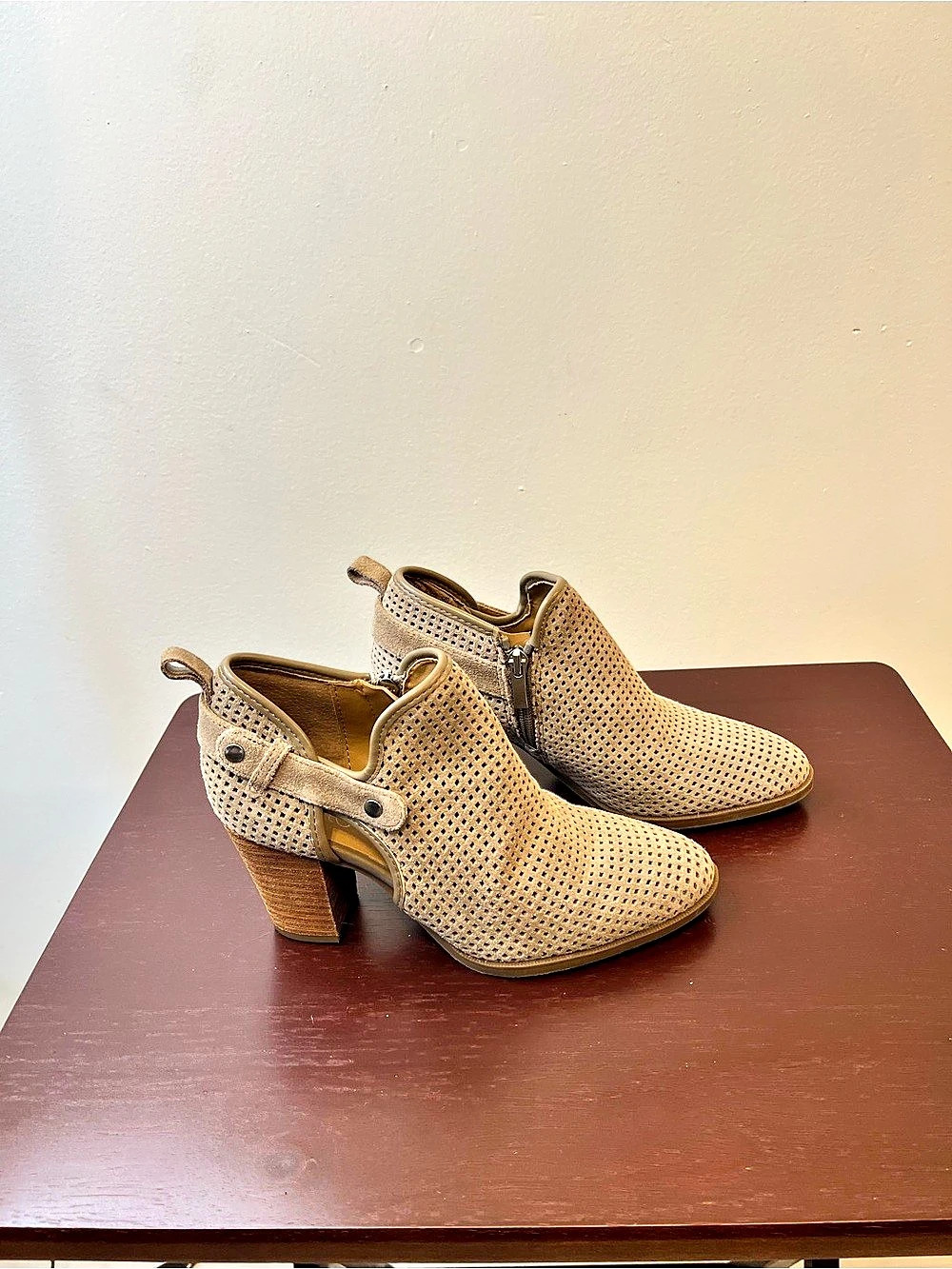 Franco Sarto Dale 2 Leather Perforated Heeled Ankle Boots Beige US 6 Western